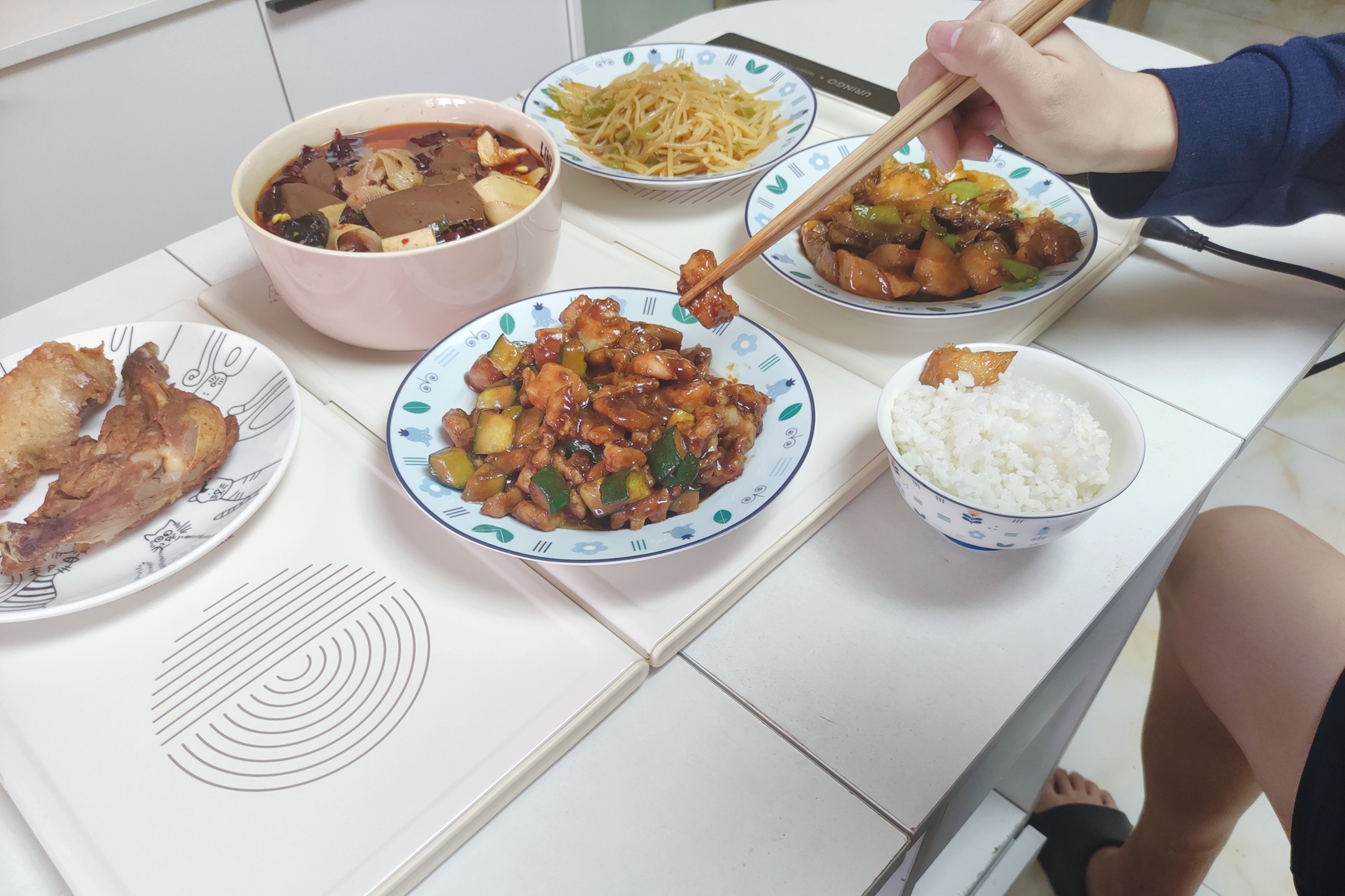 冬天想要吃热的就买这款暖菜板,暖菜板有了它再也不用吃凉饭菜了