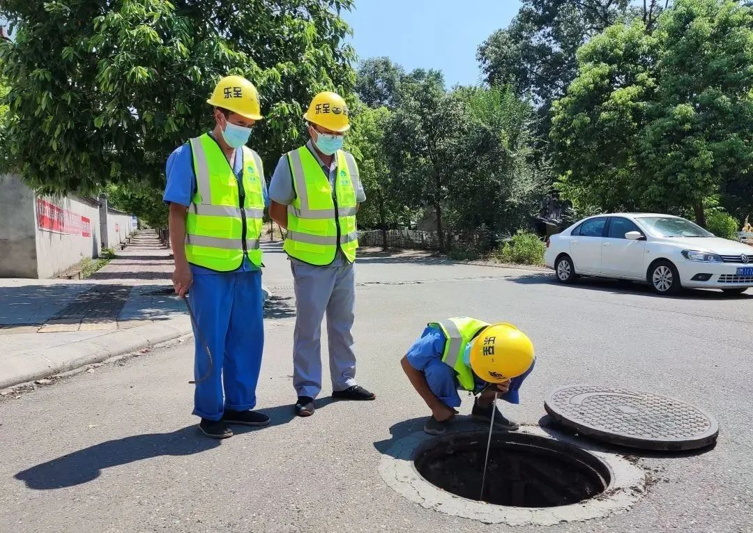 战高温斗酷暑坚守一线保畅通,战高温斗酷暑坚守救援抢险一线