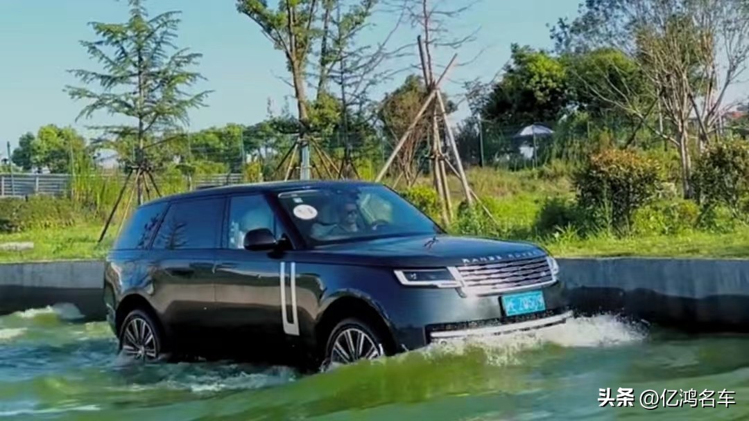 路虎涉水性有多厉害,路虎涉水能力最强的款