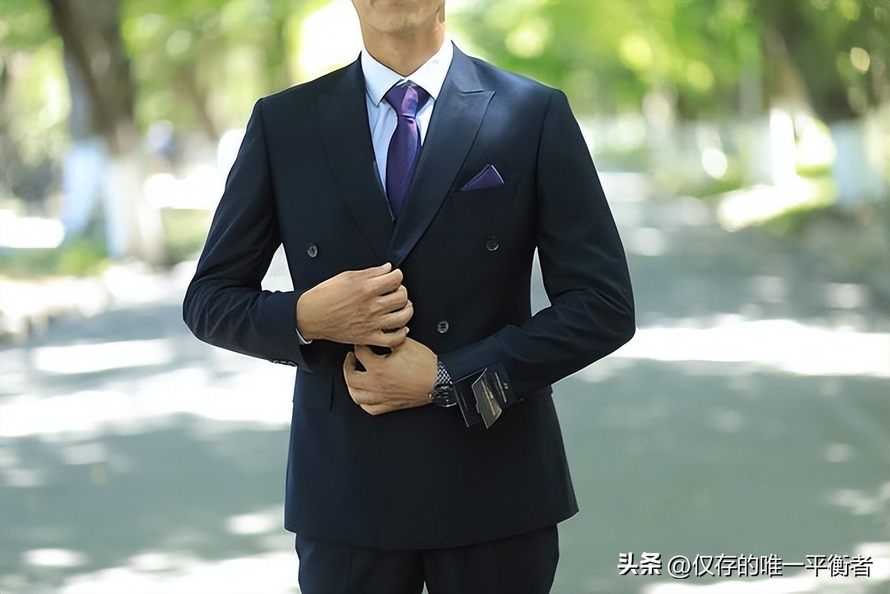 劲霸男装是贴牌的吗,跟劲霸同级别的男装