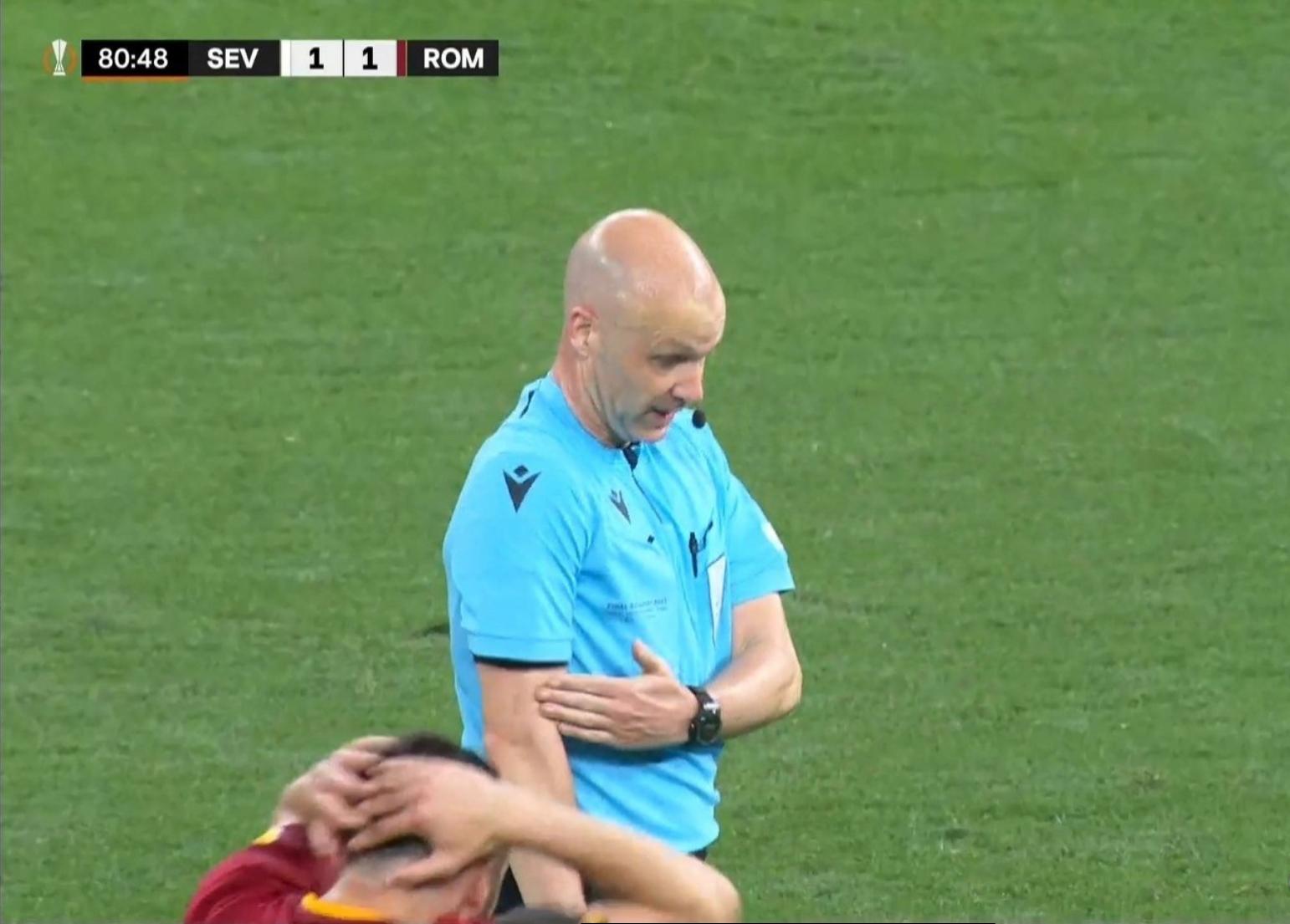 暴怒!欧联杯丢冠穆帅停车场堵裁判大骂:你们太耻辱!去你的欧足联