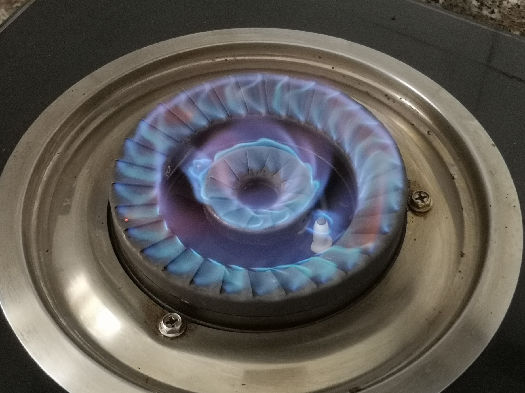 燃气灶松手就灭的原因和维修方法,维修燃气灶松手就灭的方法