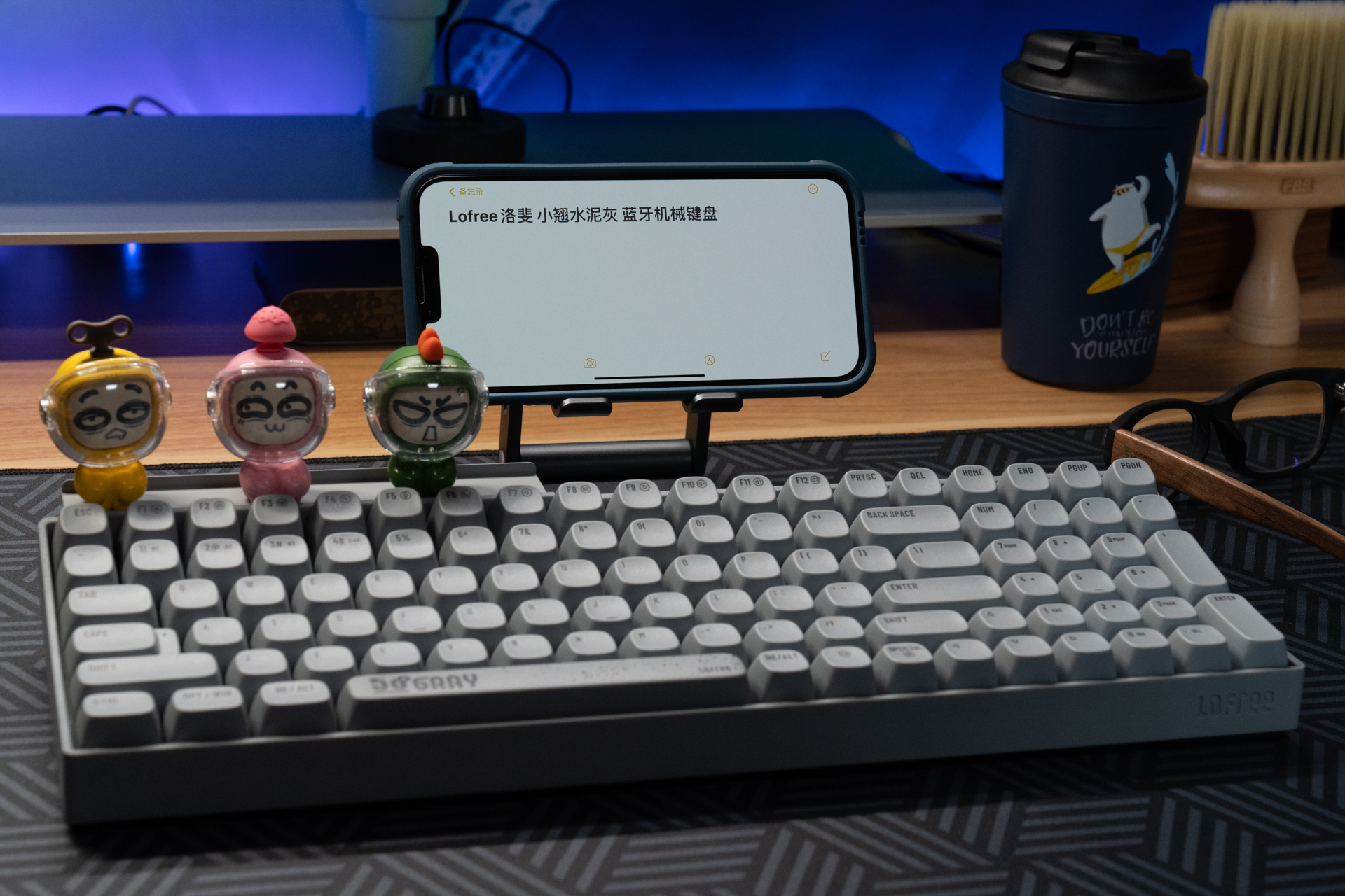 自己办公桌面布置,最简单的办公室桌面布置图