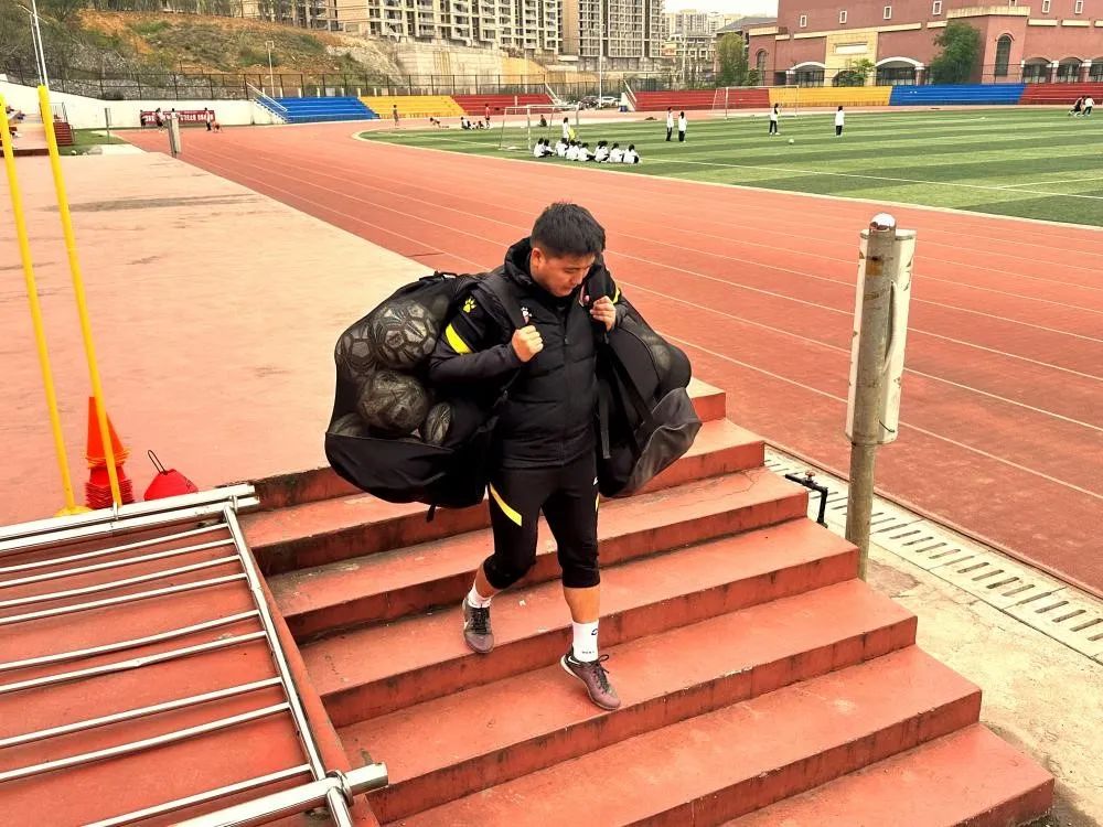 娓╂殩鐩镐即涓虹埍榛旇,涓虹埍榛旇浠庡績鍑哄彂