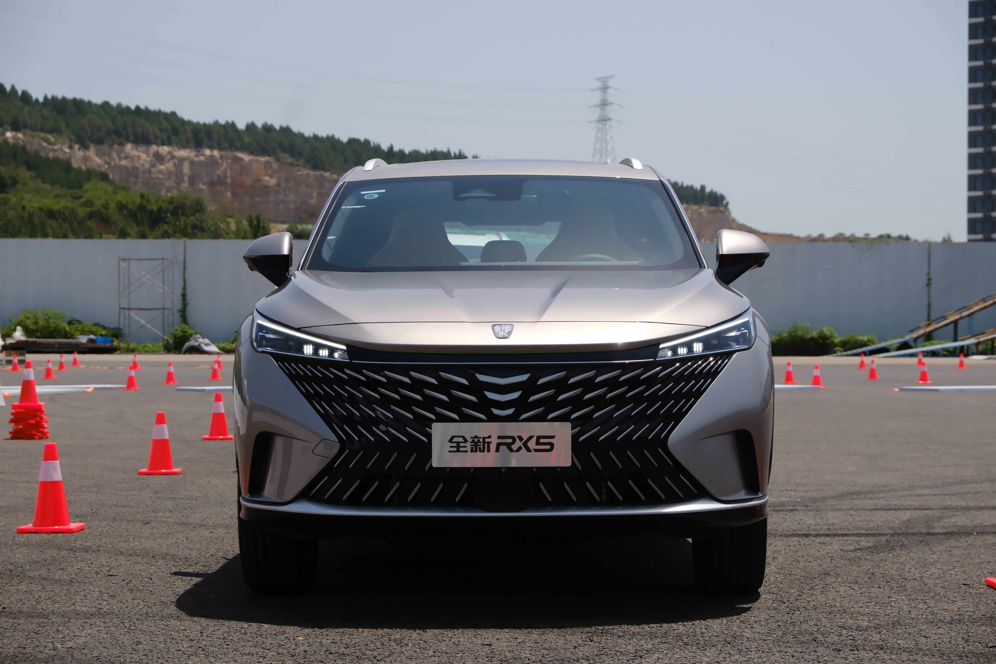 荣威rx5是合资还是国产,性价比荣威