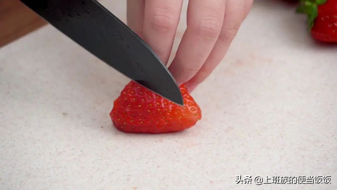 杨枝甘露的制作过程,自制杨枝甘露热饮