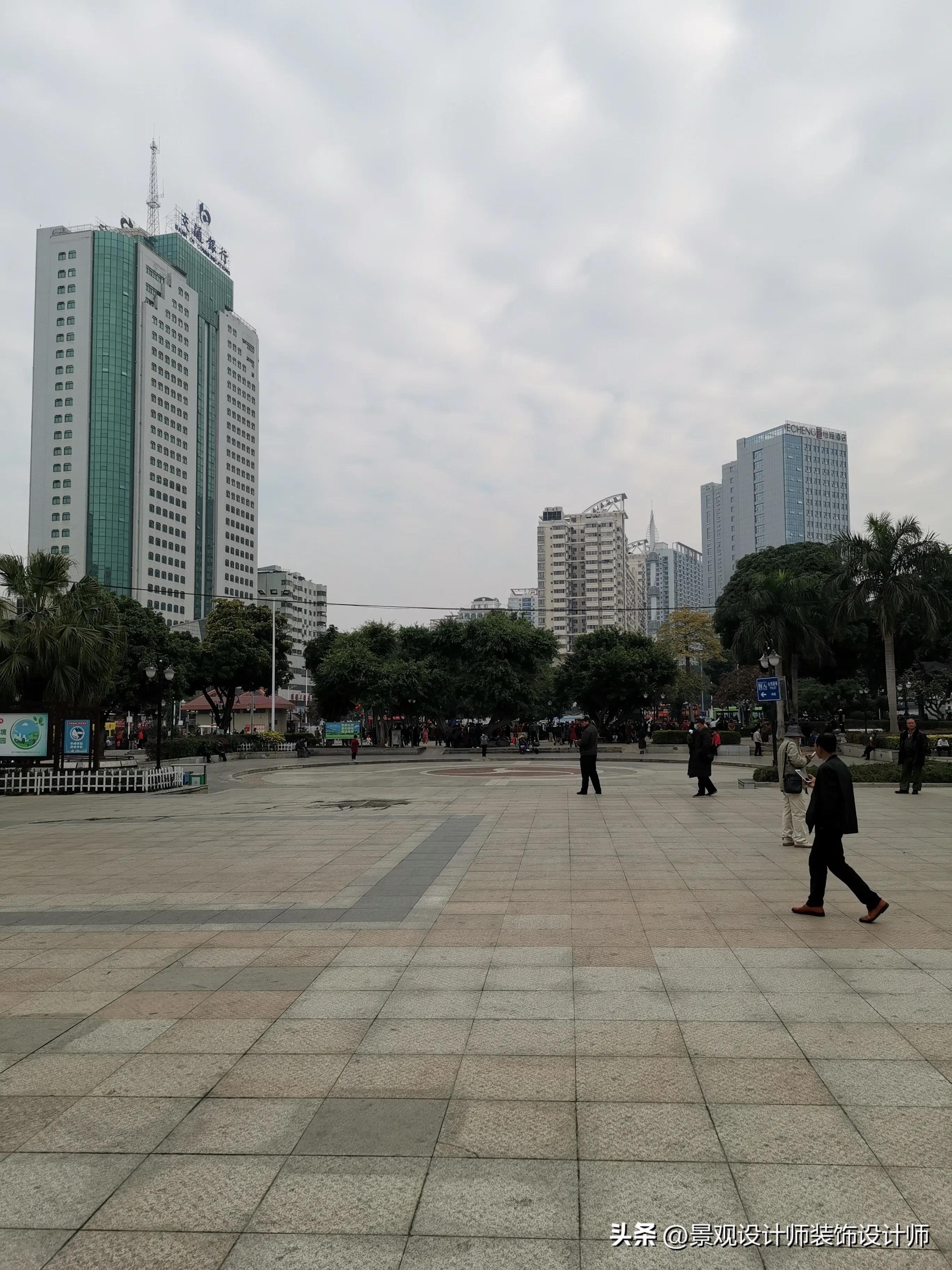 广西南宁市五象广场,广西南宁市朝阳广场唱歌