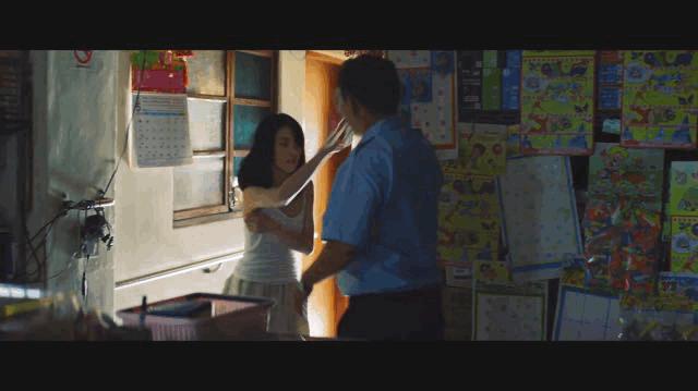 弑亲、卖肉、*拍偷**，尺度爆表，如此生猛的华语片，惊到我了