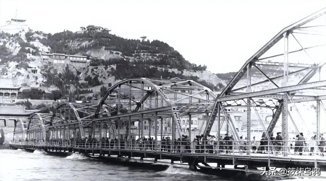 恶魔兄弟奸杀13人，吃死者肾脏补身体，被捕后问“我帅不帅？”