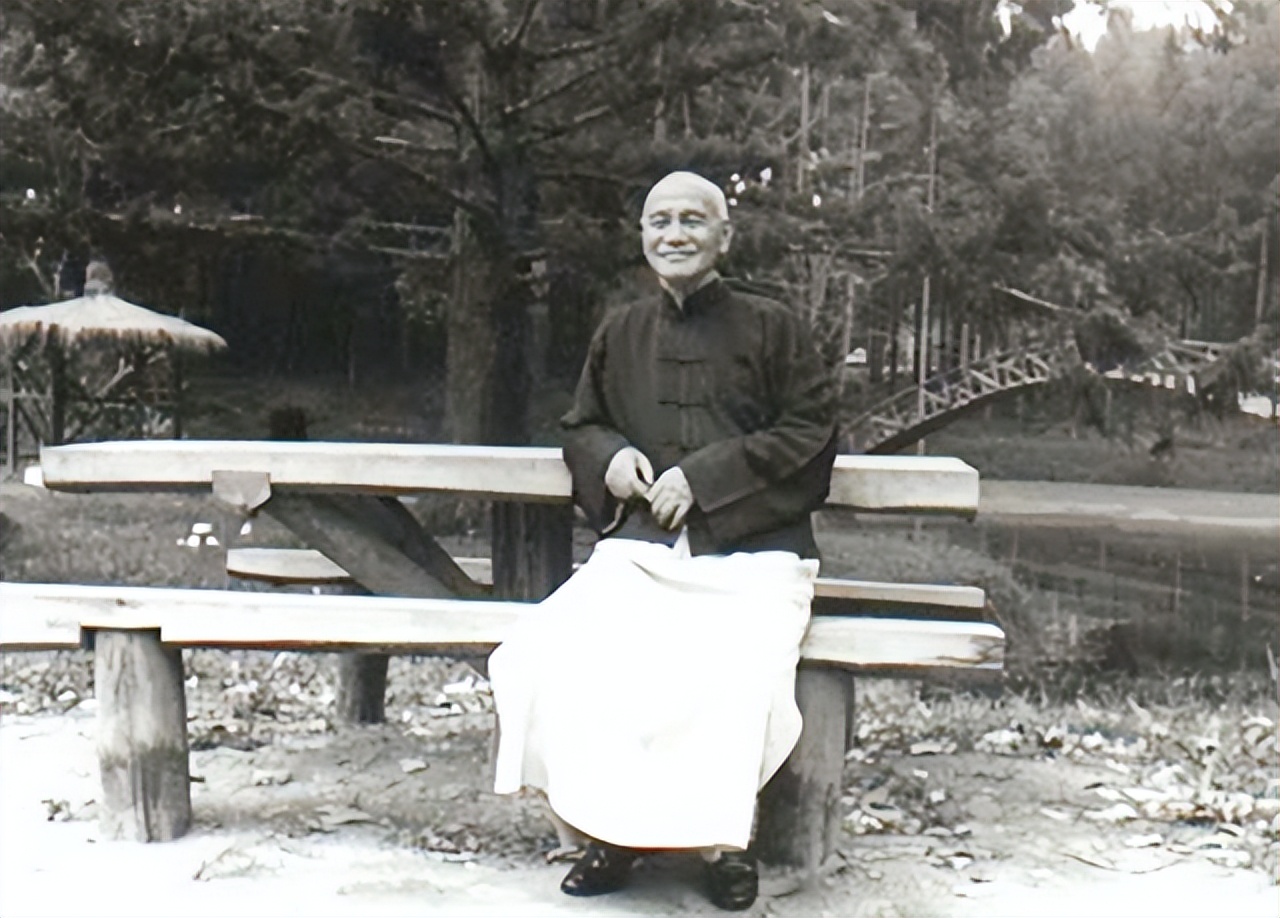 蒋介石的“龙脉”情节，风水先生预言成真，蒋母墓有这么神？