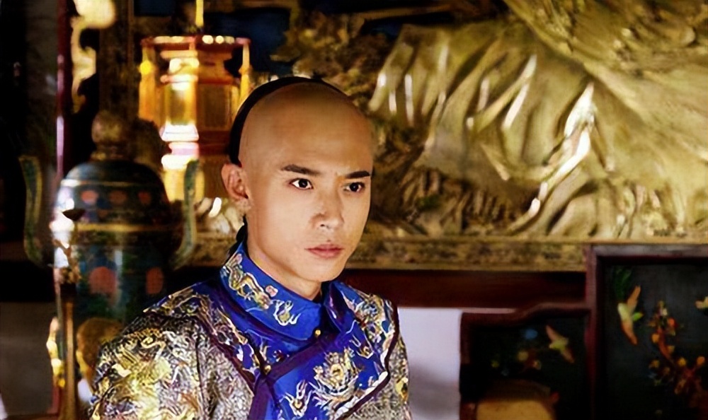 康熙把皇长子圈禁起来,康熙的第一个儿子和长子