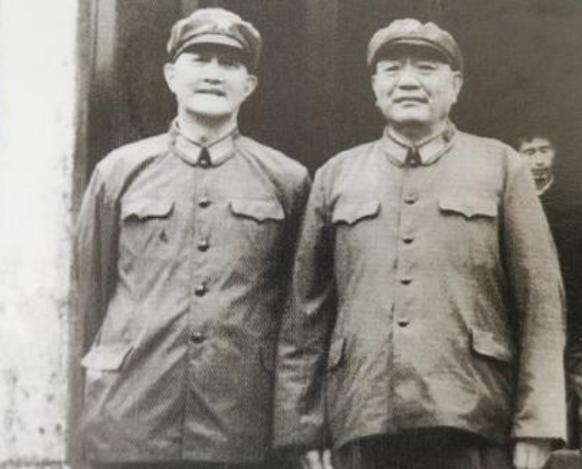 尤太忠看望*小平邓**,邓递来一支劣质香烟,尤:这烟不能抽,伤肺