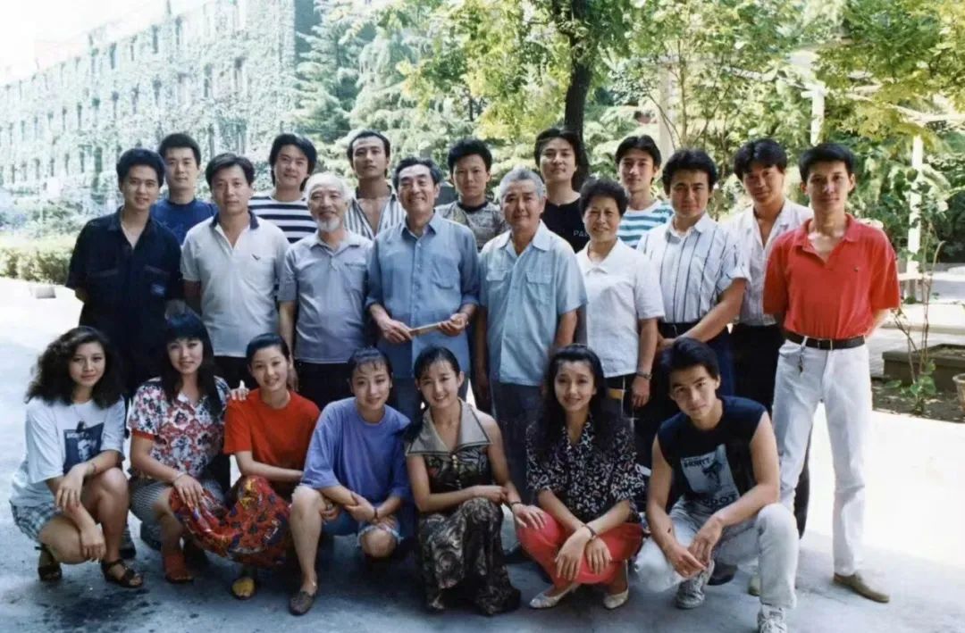 江珊和李洪涛多年重聚深情相拥,李洪涛江珊徐帆同学