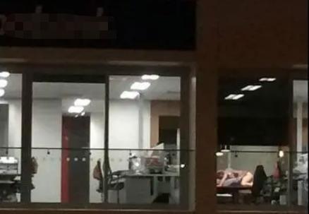 男子拍下女邻居偷情视频，胁迫每周发生5次关系后，反被勒索10万