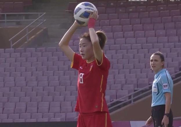 女足亚洲杯决赛女边裁,女足夺冠球迷疯狂