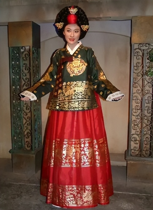 马面裙与迪奥的对比,马面裙跟迪奥有什么关系