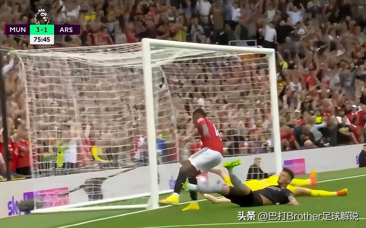 曼联赢球实至名归！萨拉2分钟就该俩黄被罚下场，本怀特这脚真坏