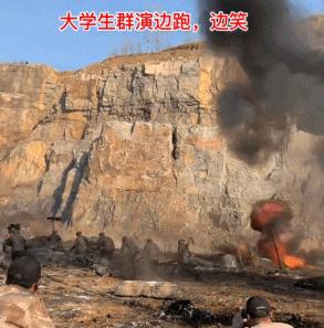 大学生进剧组当群演引热议,大学生进剧组当群演演技炸裂