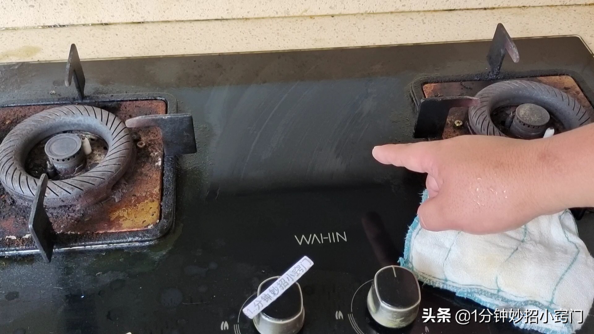 食盐和纯碱反应,把盐和水搅在一起会加重量吗