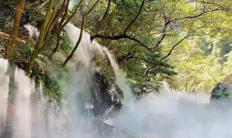 断崖式降温？不存在的！来这里泡天然火山温泉，吃药膳，巴适得很