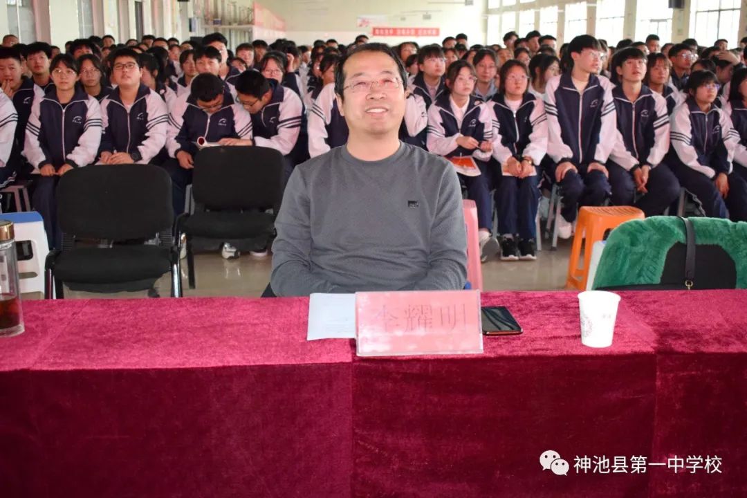 学校纪念五四运动暨表彰大会流程,我校七一表彰大会隆重召开