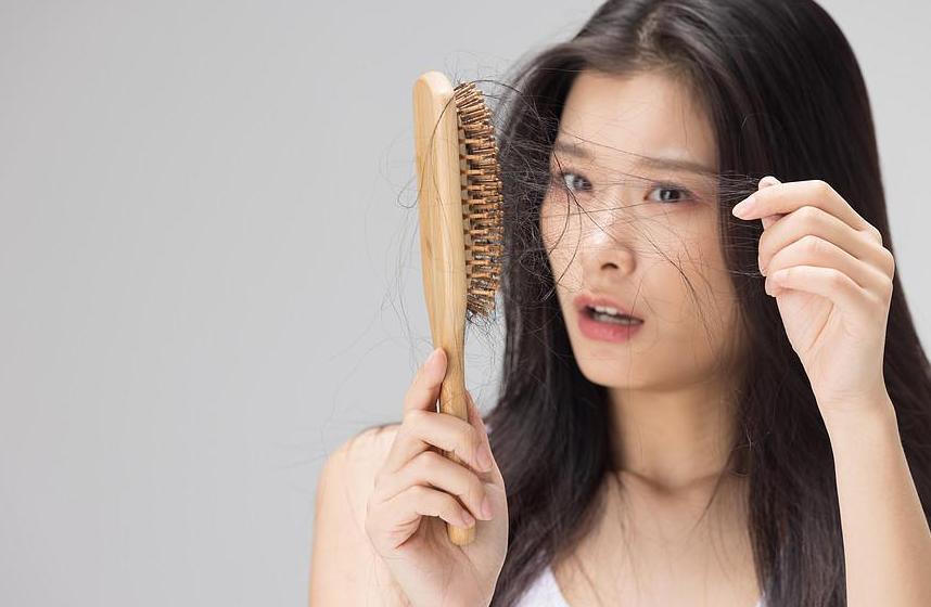 女性脱发的原因及解决方法,女性脱发比较严重防治方法