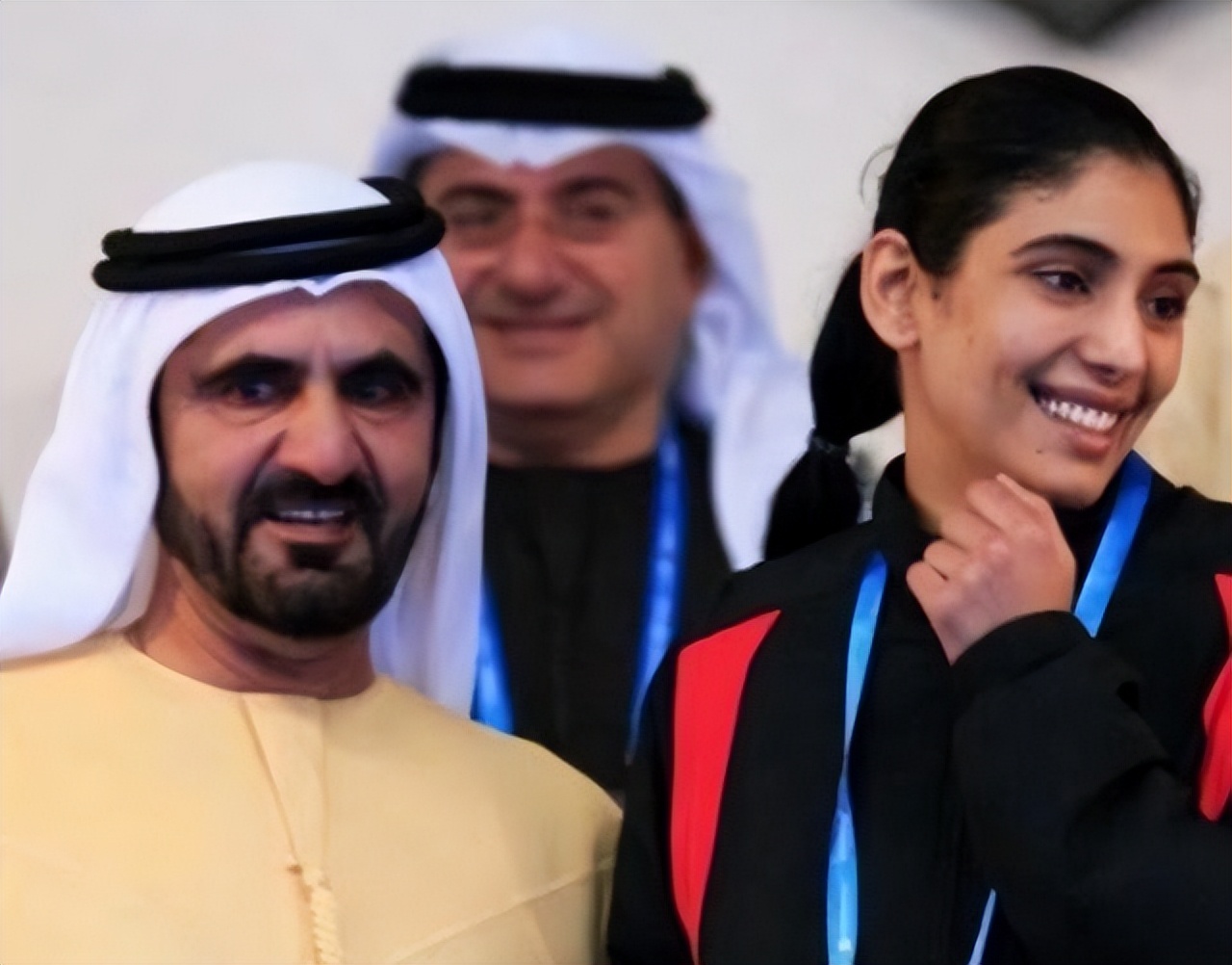 迪拜最漂亮公主长大后,迪拜最美公主戴黄金