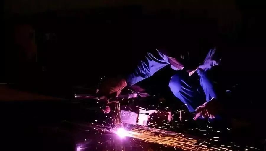 药芯焊丝焊缝出现虫蛀缺陷,药芯焊丝焊接有气孔是怎么回事