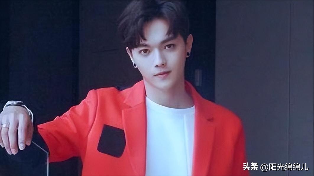 王一博王俊凯蔡徐坤他们的照片,鹿晗蔡徐坤谁帅