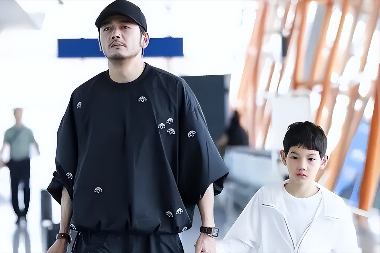 杨烁终于活成你想要的样子,杨烁从年轻到现在颜值变化