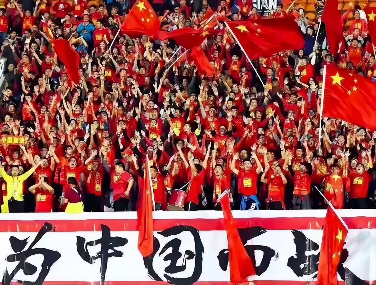 上港老总评价足球,恒大老板许家印和李嘉欣