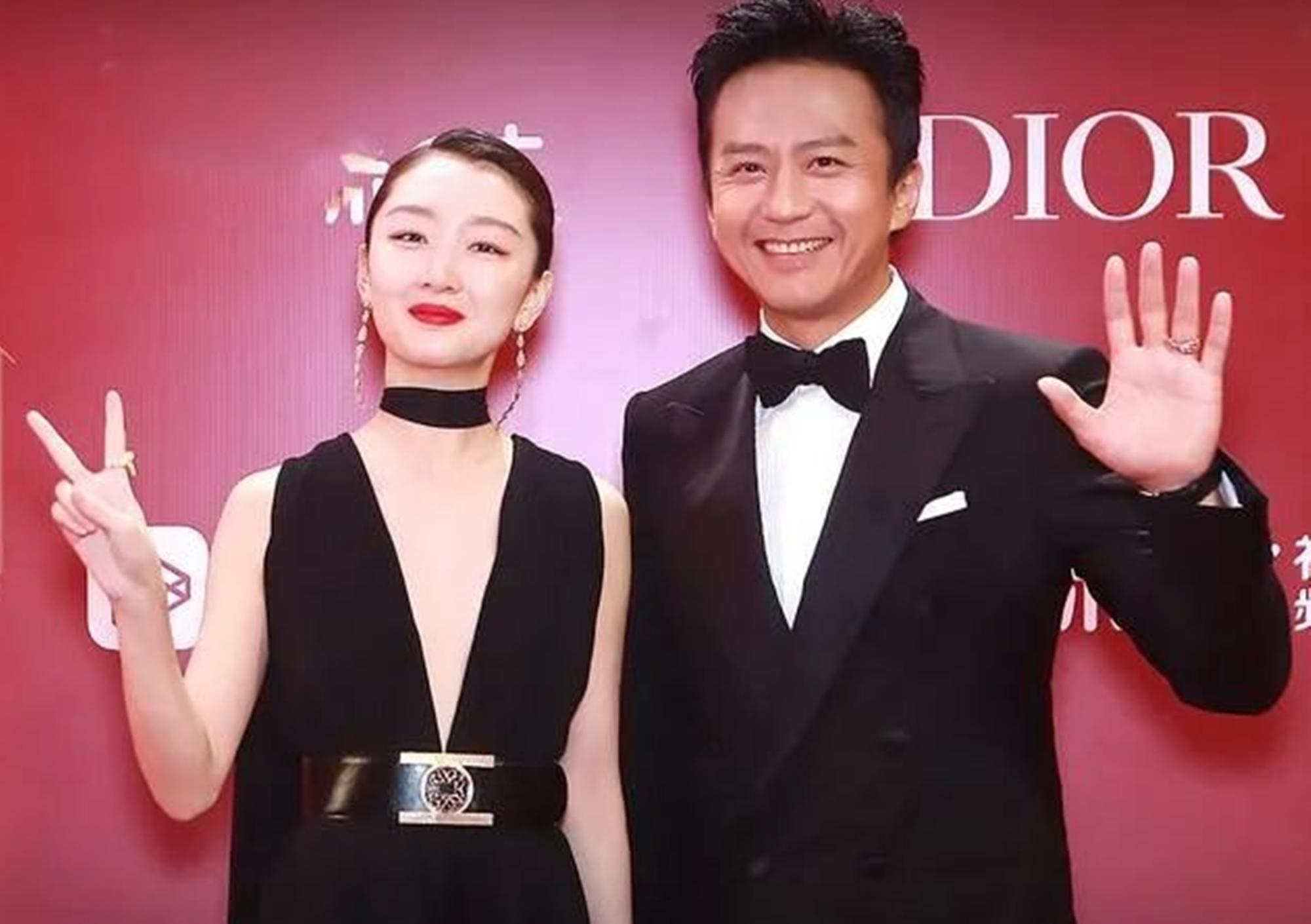 因为肩塌而红毯翻车的女明星,各个女星的红毯穿衣事故