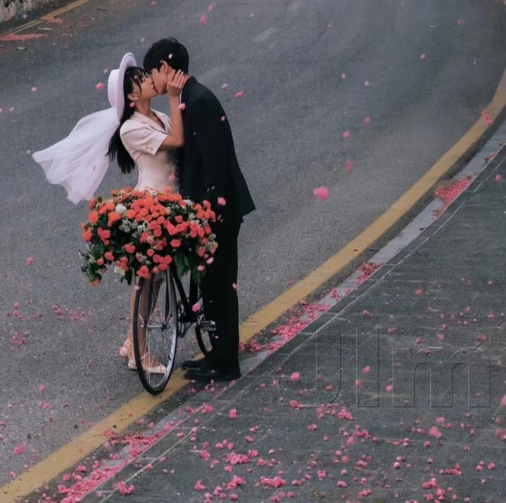 祝闺蜜结婚文案短句干净,闺蜜结婚伴娘圈文案短句