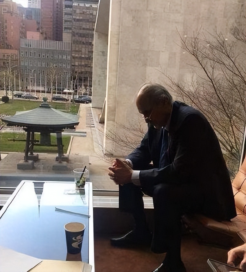 中国大妈被捕，竟牵出两万美国间谍，老美为了中国情报能有多疯狂