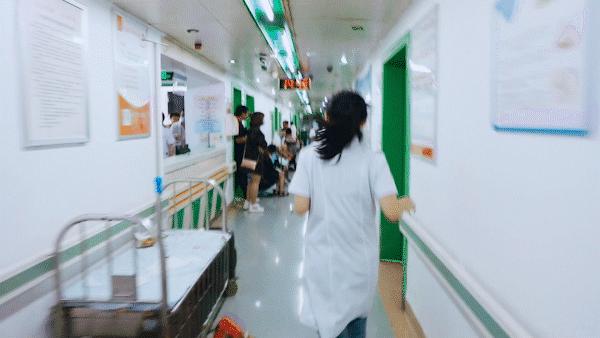 儿科病房里的漫长季节