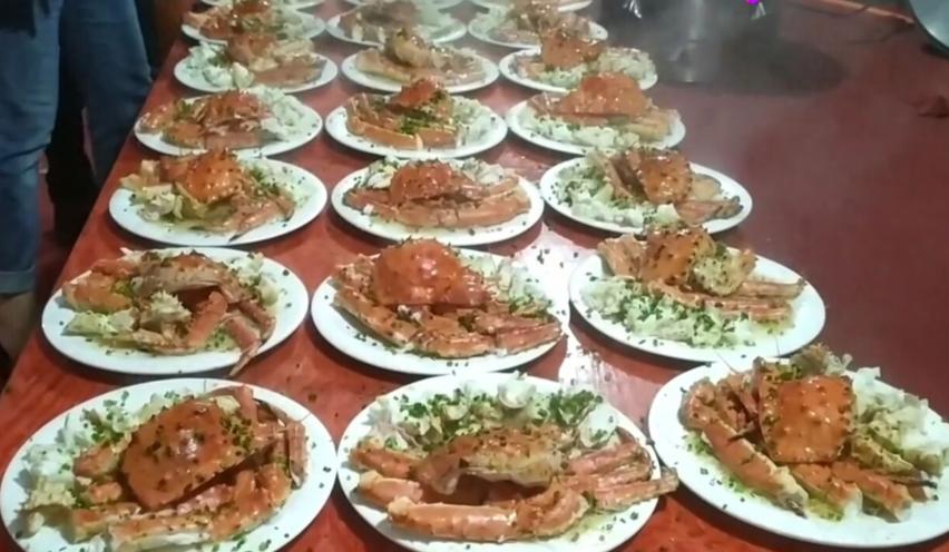 宁波男子随礼500元到农村喝喜酒，吃到帝王蟹，竟发圈吐槽吃不饱