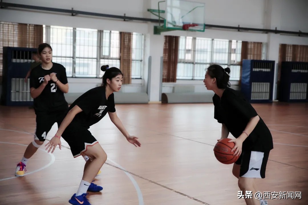 大庆女篮主教练纪妍妍简介,陕西天泽女篮教练纪妍