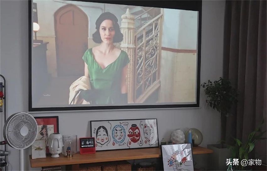 投影仪到底是智商税还是真好用？家里投影用了1年，说说真实感受