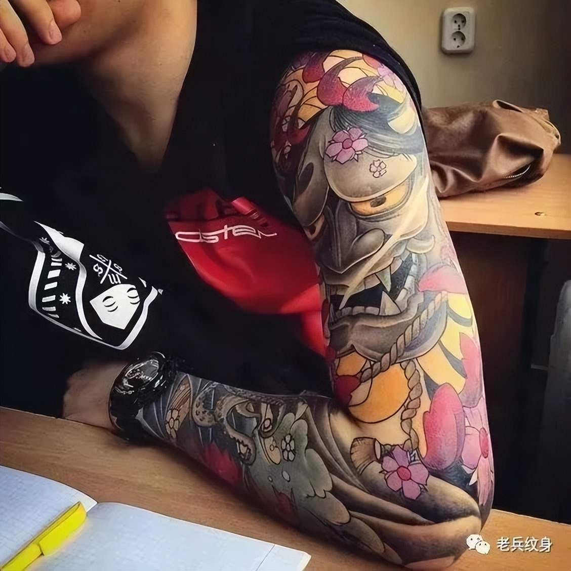 花臂纹身彩臂,花臂一次性纹好还是分次纹好