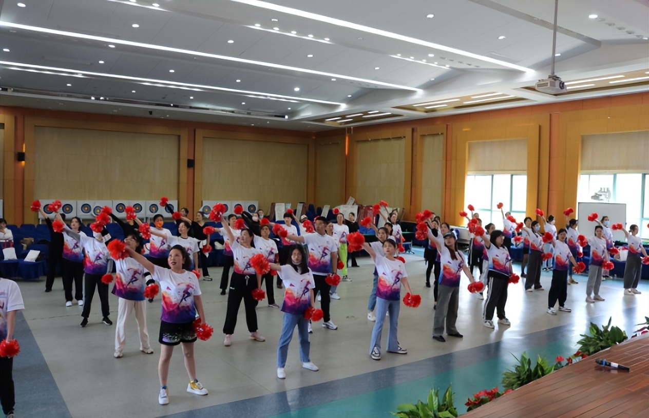 展演活动开场活跃气氛,积极参加文化展演