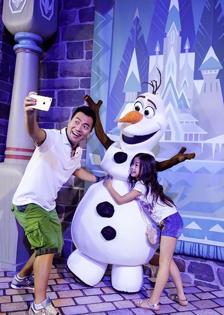 黄健翔前妻孙颖现状,黄健翔一家近照