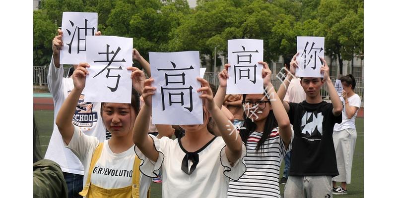 女人过了五十岁,衰老飞快,日常坚持七个好习惯,六十岁也不老