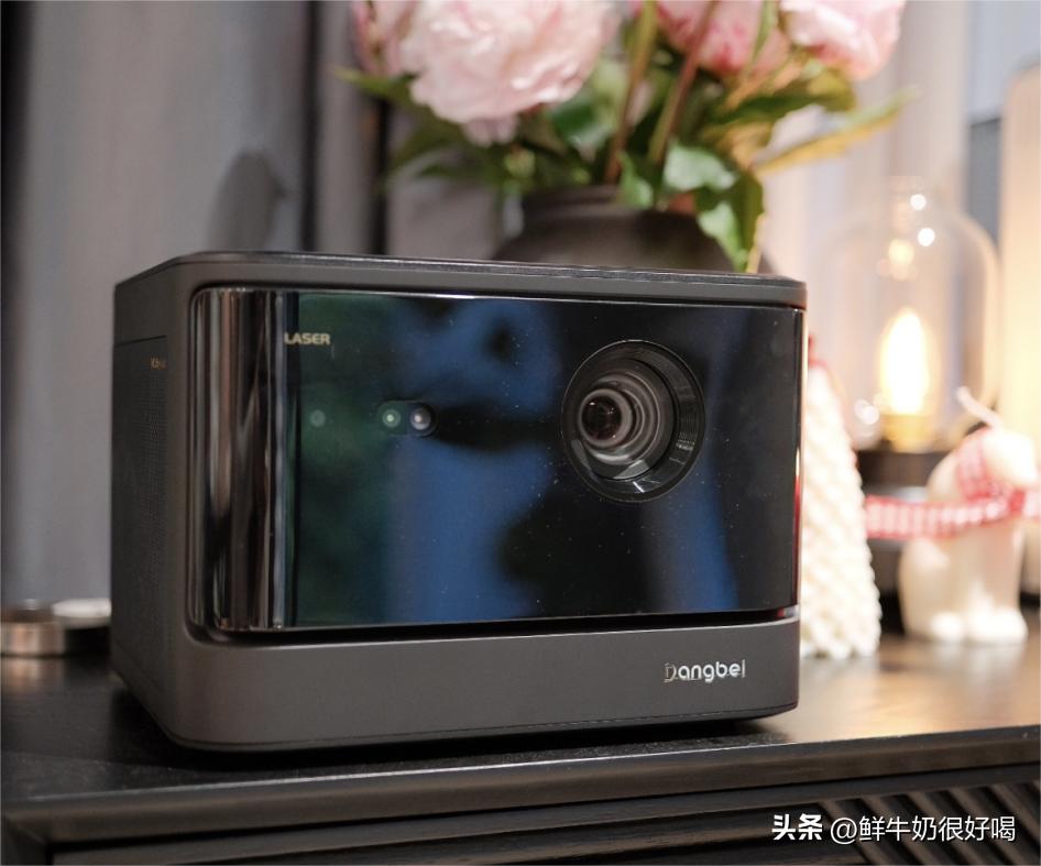 投影仪亮度与流明多少最好,投影仪有100000流明亮度的吗