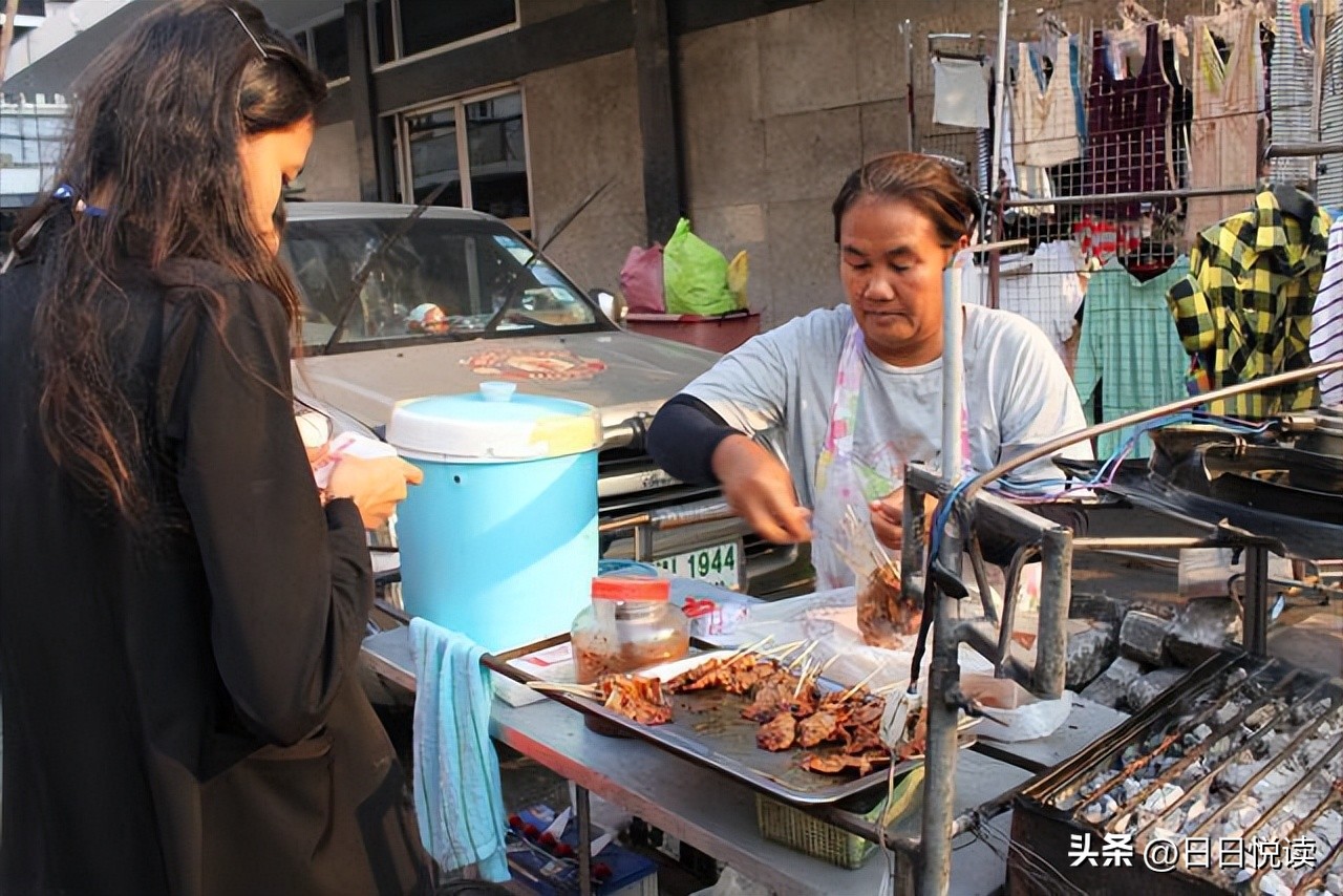 泰国美食街边小吃跳跳虾,泰国小吃排行榜前十名