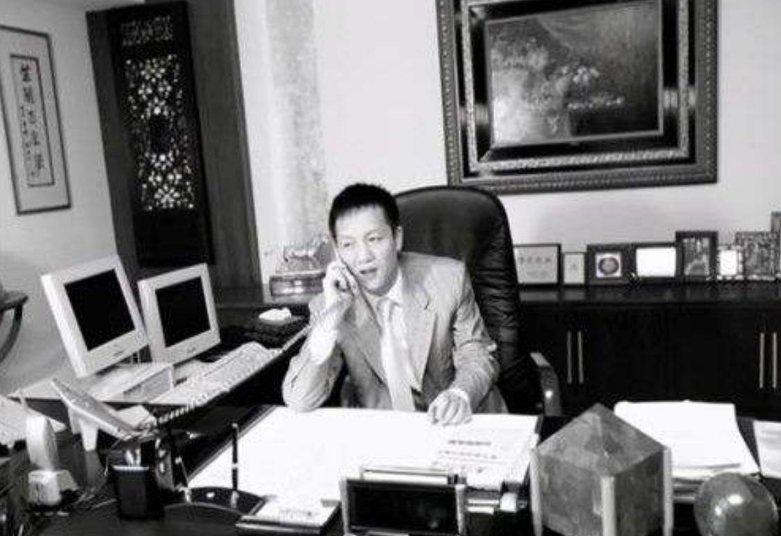 “上海李嘉诚”周正毅：入狱后给监狱装空调，服刑期间狂赚30亿