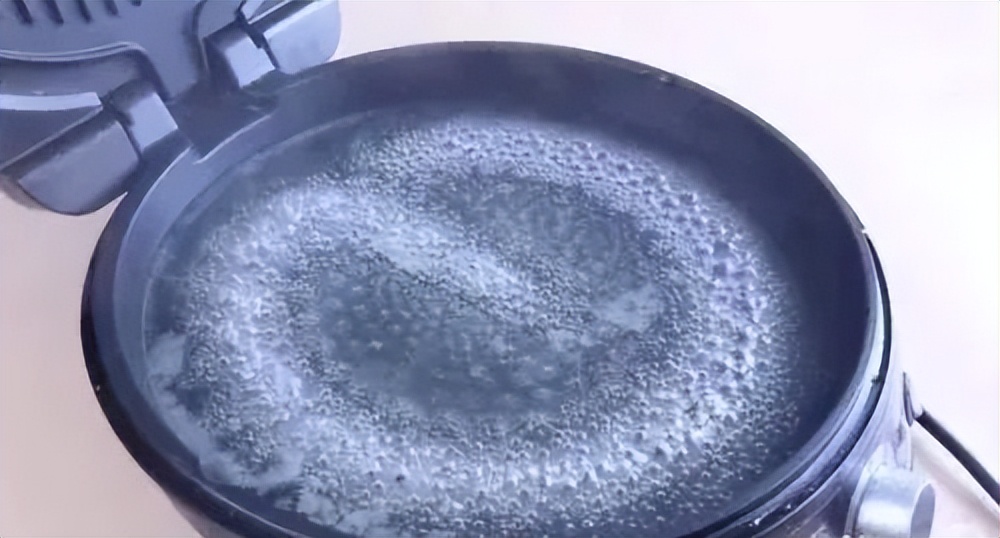 食堂电饼铛外边怎么清洗油垢视频,商用铝制电饼铛怎么清洗油垢视频