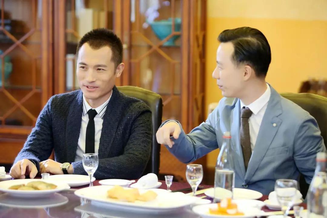 和大人一块喝酒有哪些规矩,和大人喝酒礼仪及说话技巧