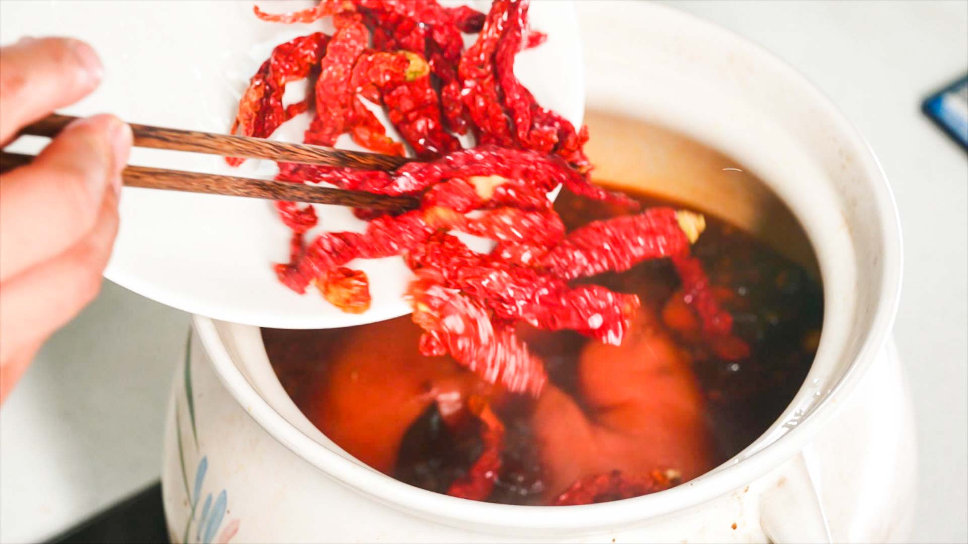 卤猪蹄怎么做才q弹劲道好吃,怎样卤猪蹄又香又软糯