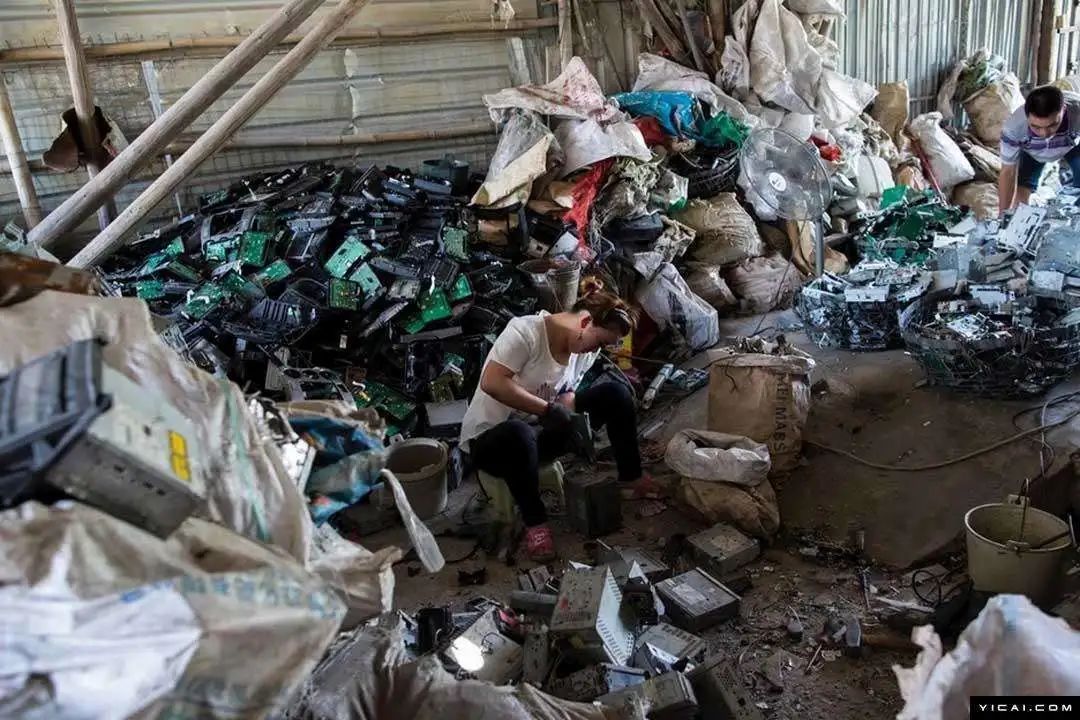 中国拒收“洋垃圾”4年，西方多国垃圾已无处安放，已臭气熏天？