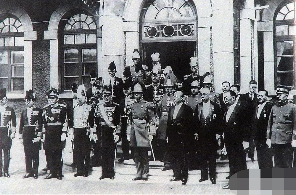 1932年日本扶植清朝末代皇帝溥仪,溥仪伪满洲国真实历史